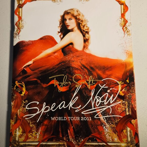 Taylor Swift Speak Now World Tour 2011 - Tour Book (poster included) - Picture 1 of 9